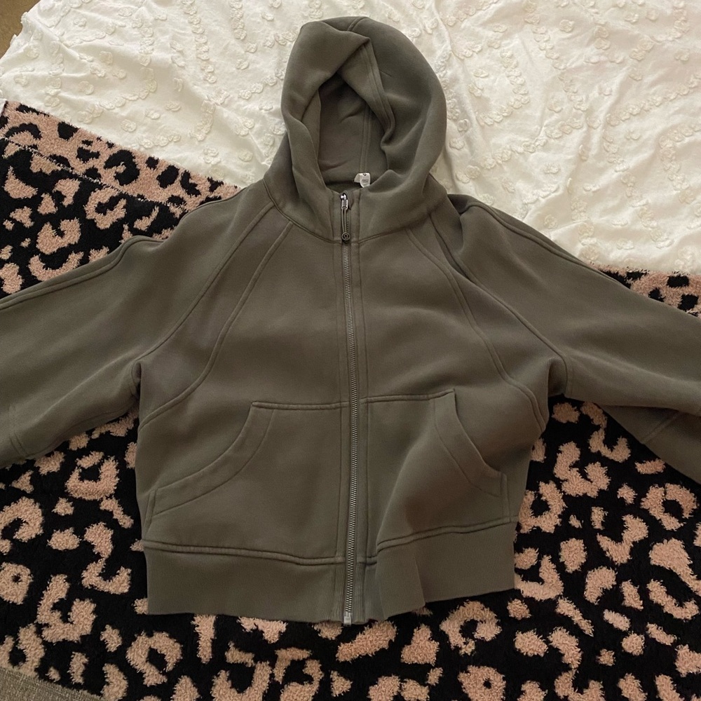 Olive green lululemon scuba M/L